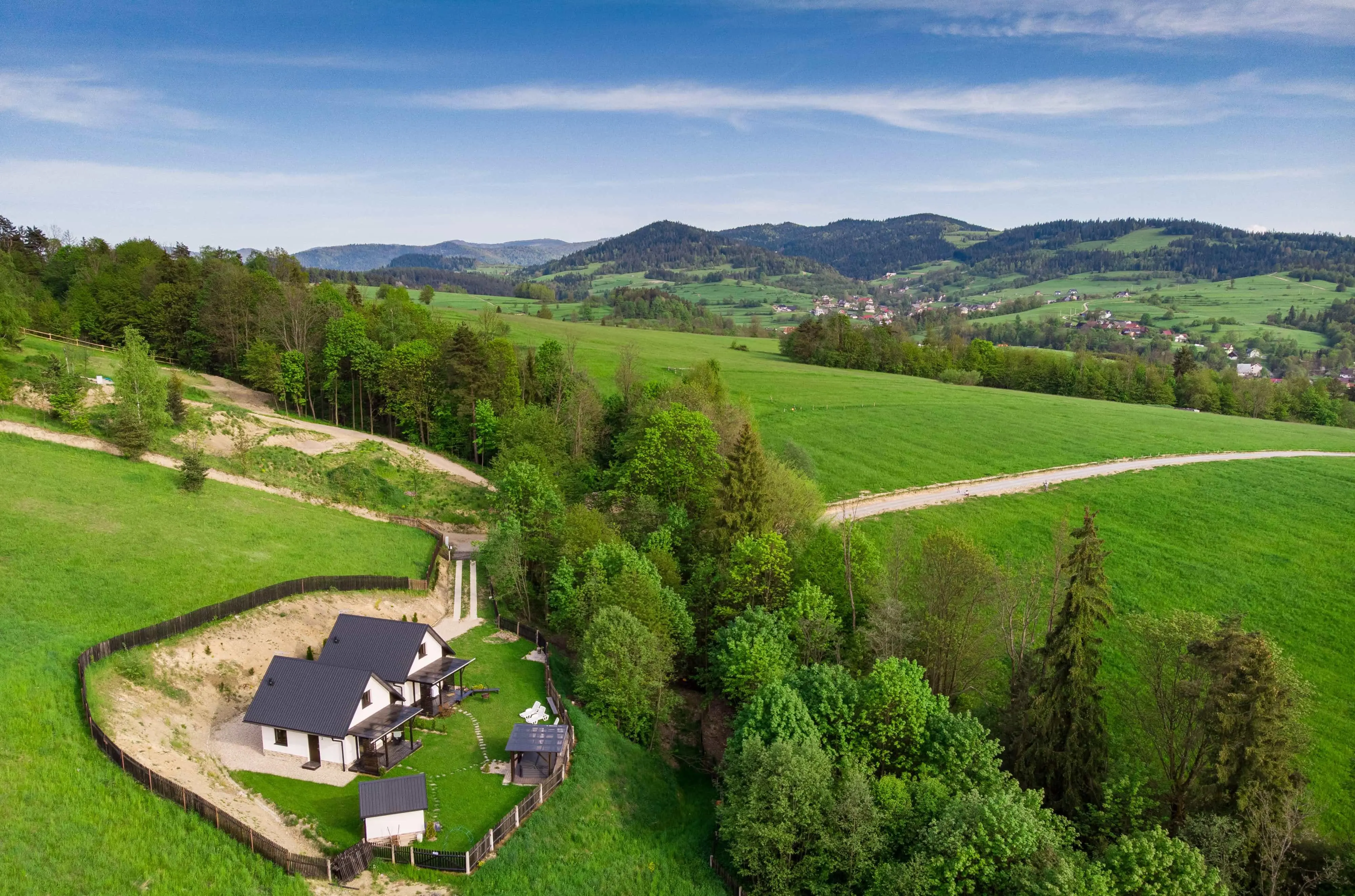 Domki - widok z lotu ptaka, widać Maciejową